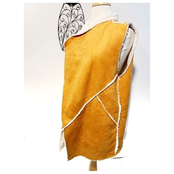 LulaRoe Marsha Vest   - Picture 6 of 11